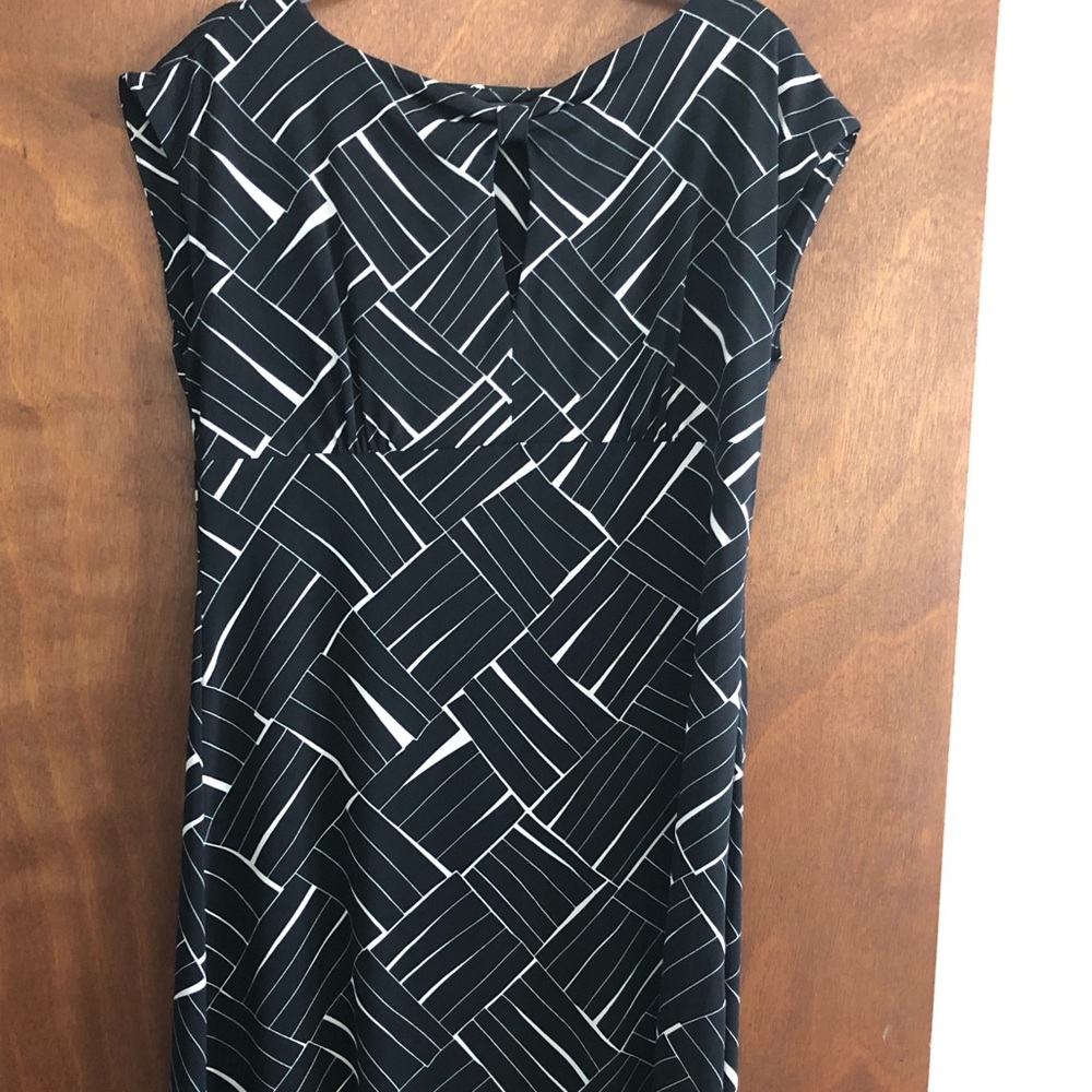 Ann Taylor knot neckline dress in black and cream